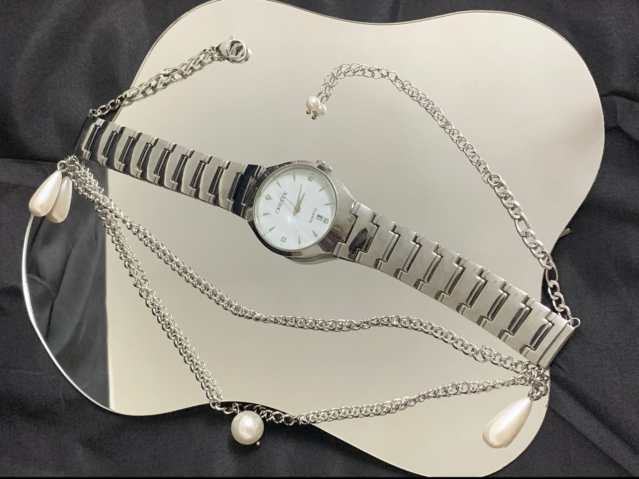 Solo time piece choker